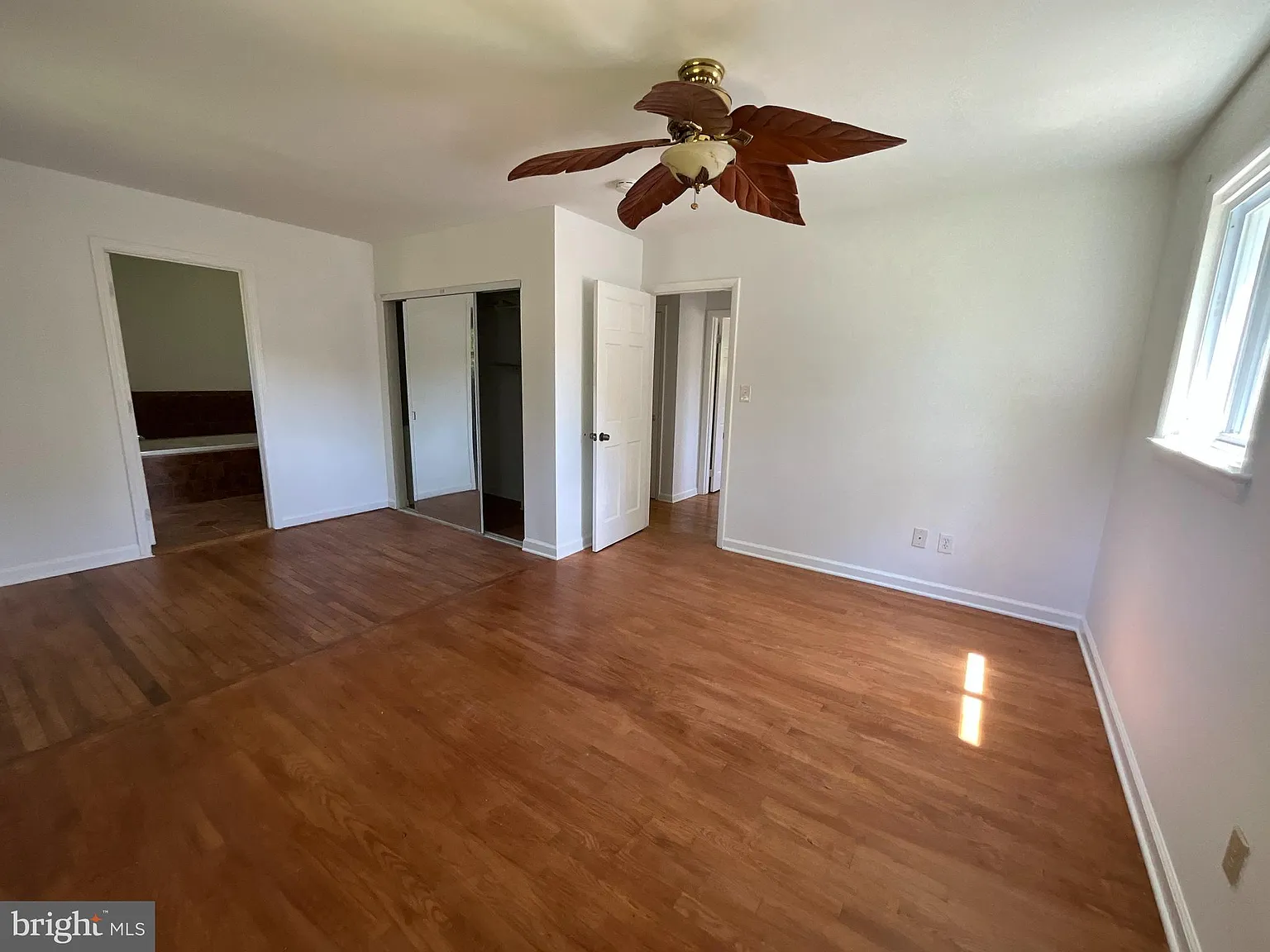 3 bed, 1926 sqft, $3,000 — Photo 3