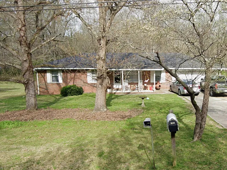33 Lynhaven Dr — Photo 1