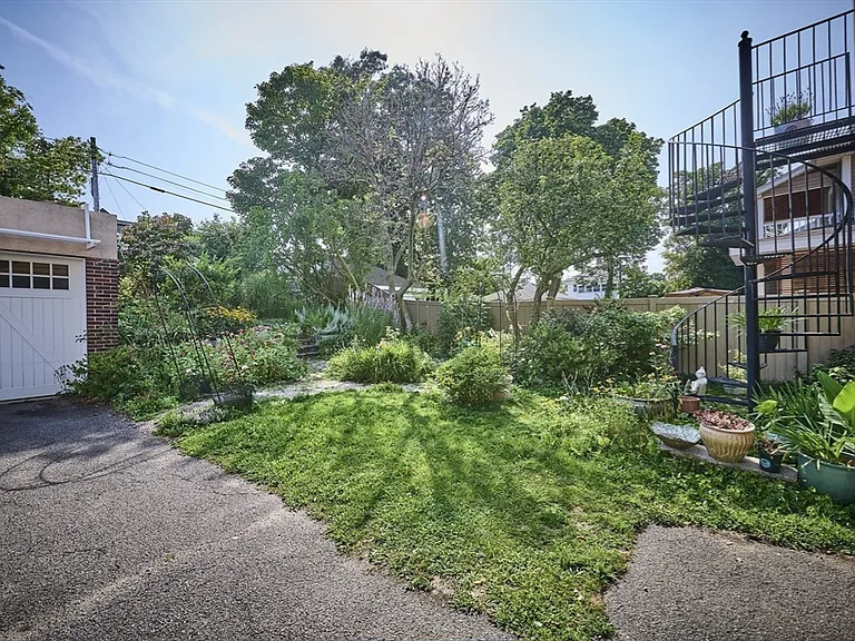 17 Elmira St #A — Photo 17