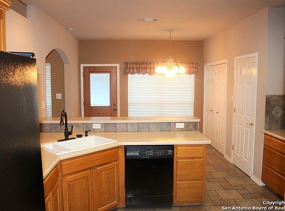 5th image of 317 Oak Knoll Cir