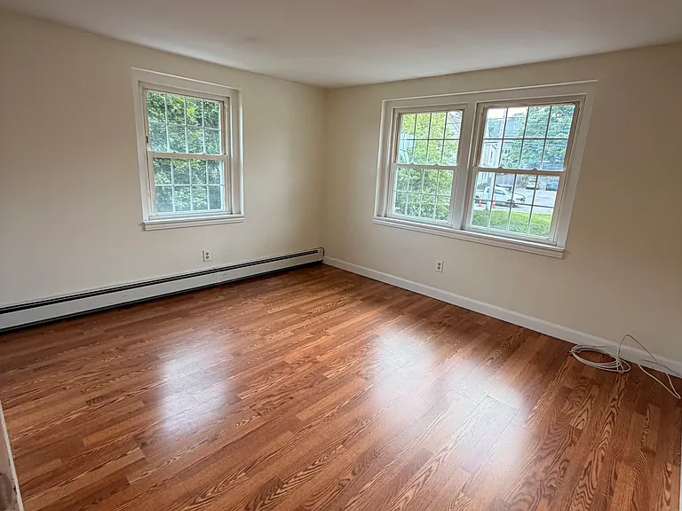 95 E Broadway St #10 — Photo 10