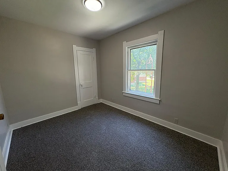 218 Worthington St — Photo 7