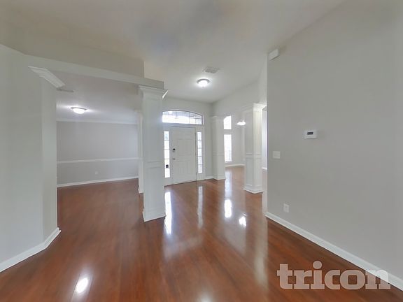 2nd image of 838 Poydras Ln W