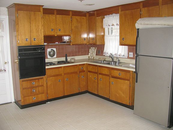 3rd image of 26 Knights Crescent St