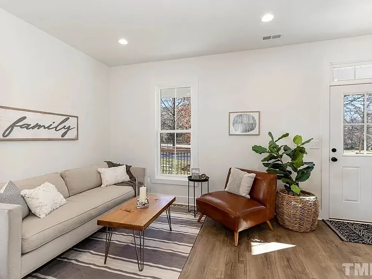 1420 Maplewood Dr #B — Photo 12