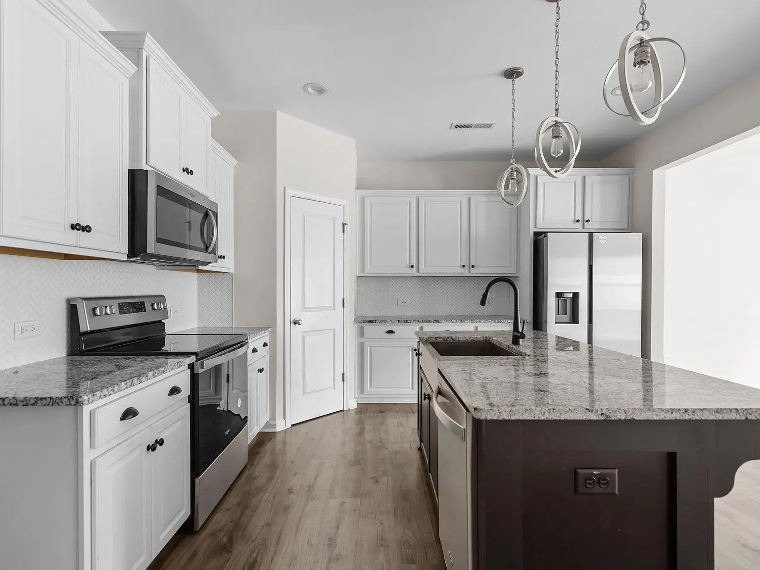 3 bed, 2.5 bath, 1792 sqft, $2,990 — Photo 3