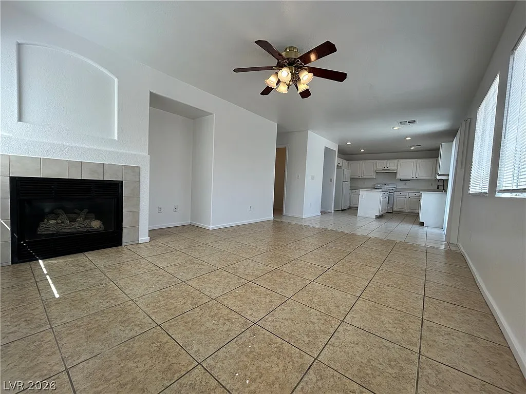 4 bed, 2.5 bath, 1786 sqft, $2,051 — Photo 4