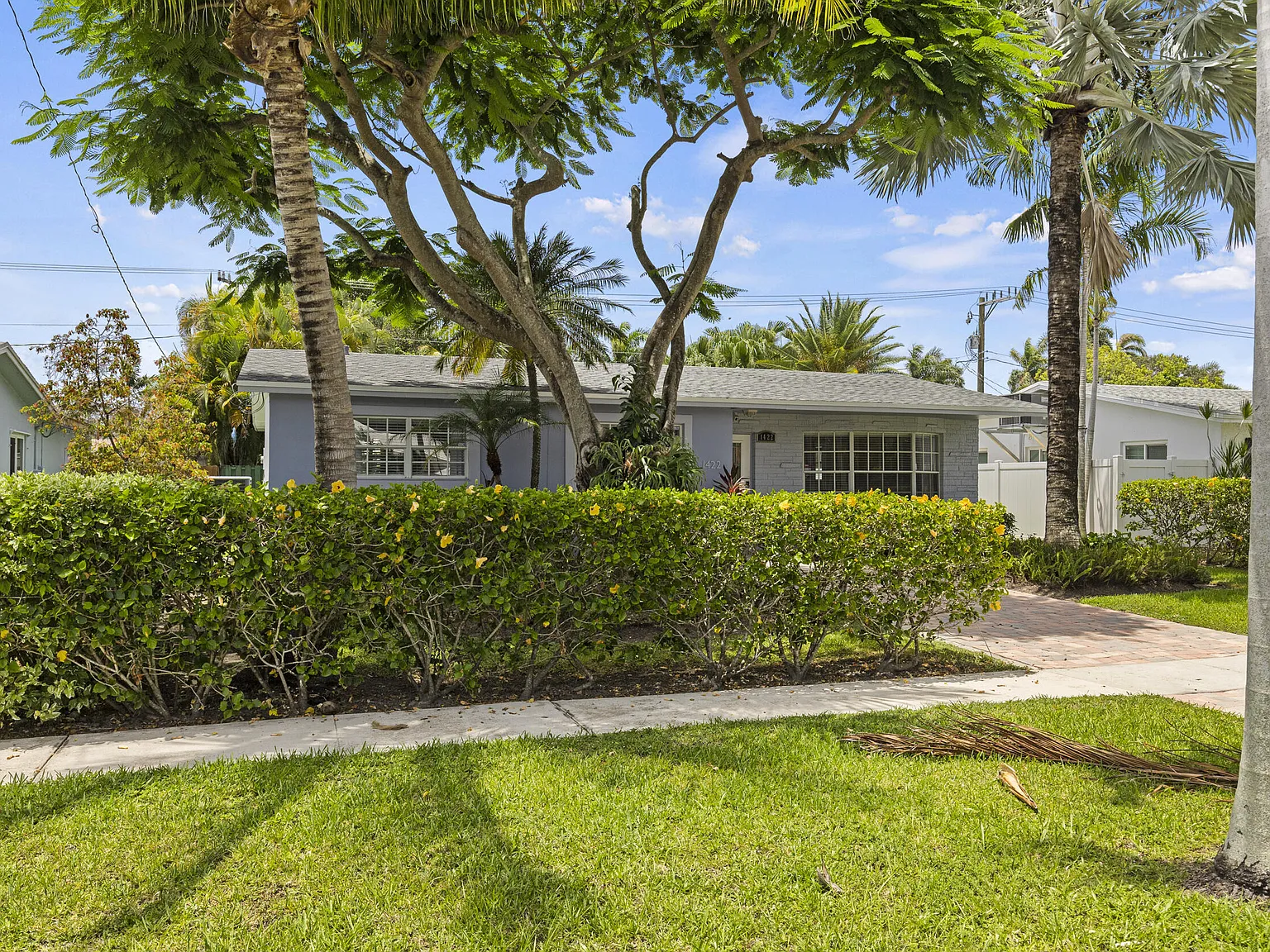 4 bed, 3.0 bath, 1985 sqft, $5,400 — Photo 2