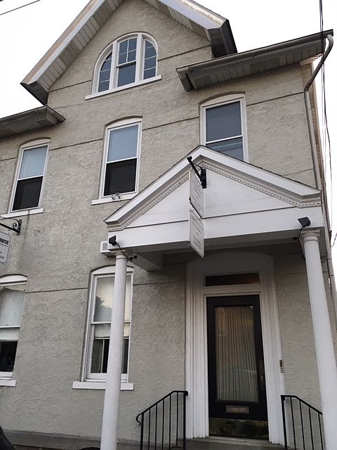 1st image of 656 Main St #3