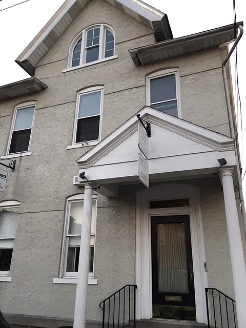 656 Main St #3