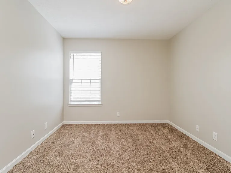 1923 Colyn Ave — Photo 10