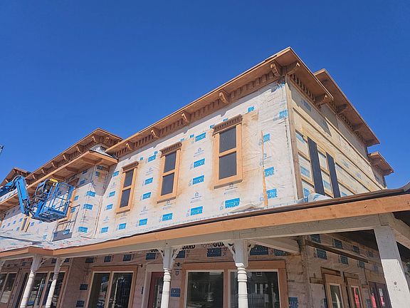 5th image of 208 S Main St