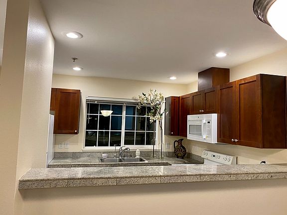 3rd image of 25025 SE Klahanie Blvd APT D303