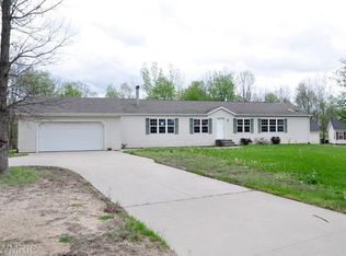64601 Winterwoods Dr, Lawton, MI 49065