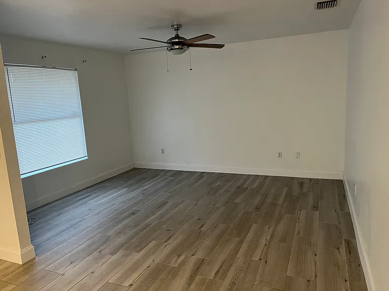 4712 Golfview Blvd — Photo 3