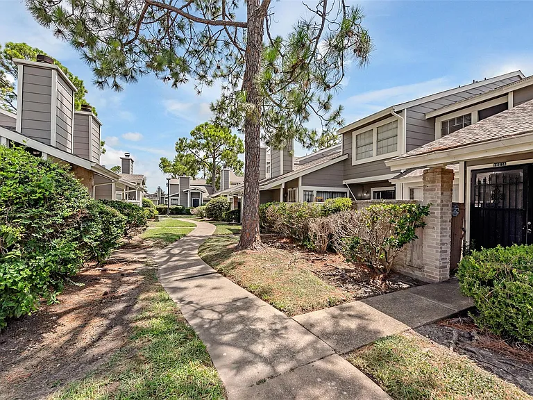6345 Cattails Ln — Photo 32