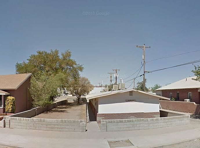 4 Unit Complex with block fencing