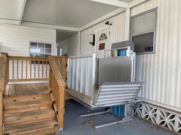 828 Calamondin Ct, North Fort Myers, FL 33917