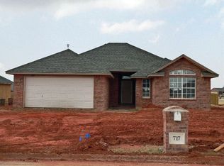 717 E Juniper Ln, Mustang, OK 73064