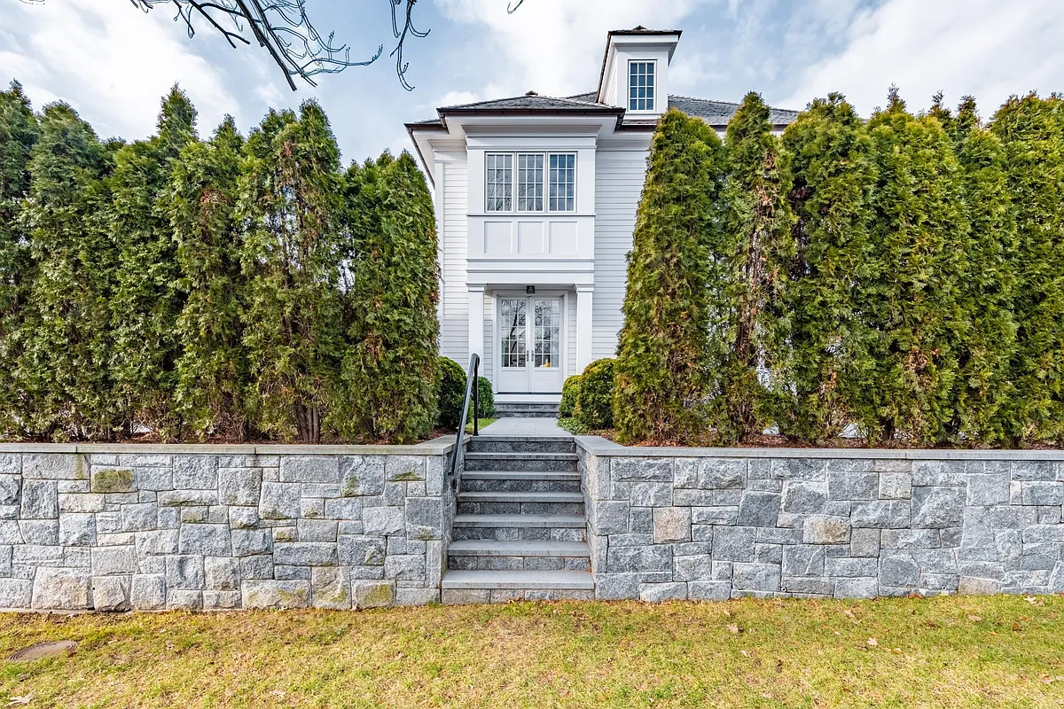Building Photo - 80 Milbank Ave