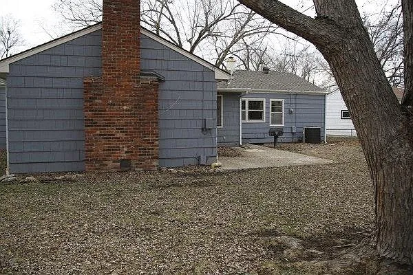 9911 Campbell St — Photo 2