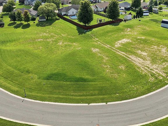 4th image of 306 Renee Ave