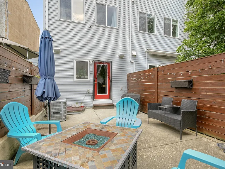 2441 Coral St — Photo 15