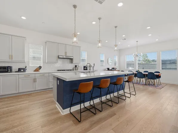 305 Creekview Ct, San Marcos, CA 92078