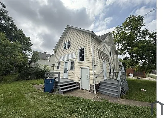 3 bed, 792 sqft, $1,140 — Photo 1