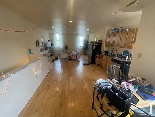 2 bed, 1100 sqft, $1,600 — Photo 2
