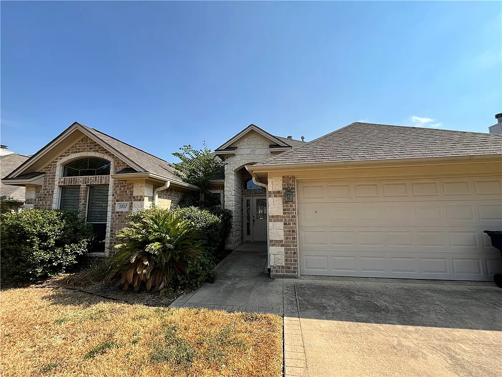 3 bed, 1660 sqft, $1,975 — Photo 2