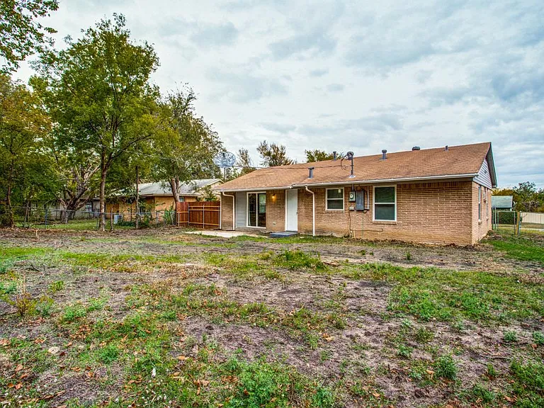 7027 Coleshire Dr — Photo 16