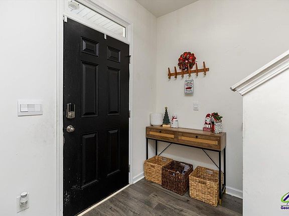 5th image of 219 Barnyard Way