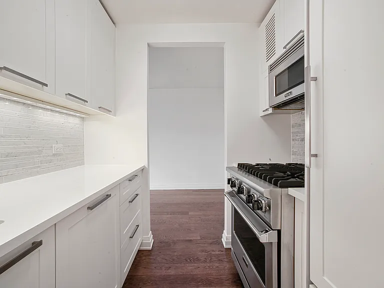 200 E 94th St #605 — Photo 5