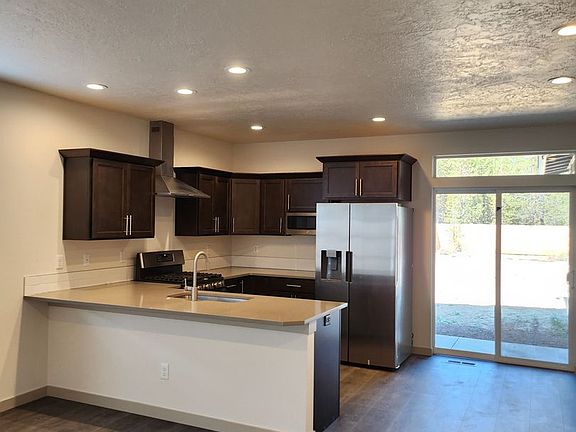 4th image of 16474 Carter Ct #A