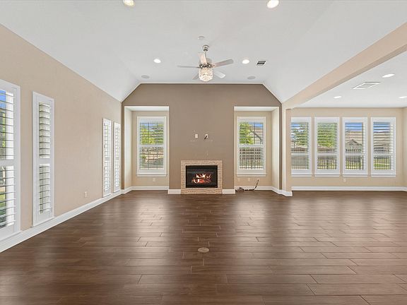 4th image of 1026 Asbury Dr