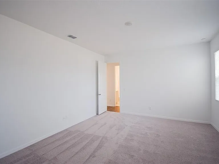 2370 Lancashire St — Photo 17