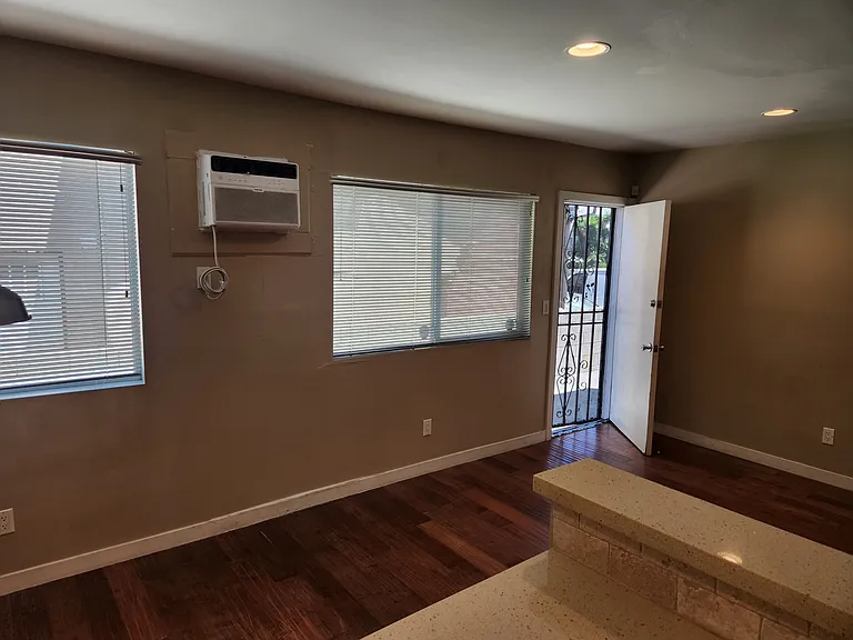4847 Rosewood Ave #2 — Photo 8