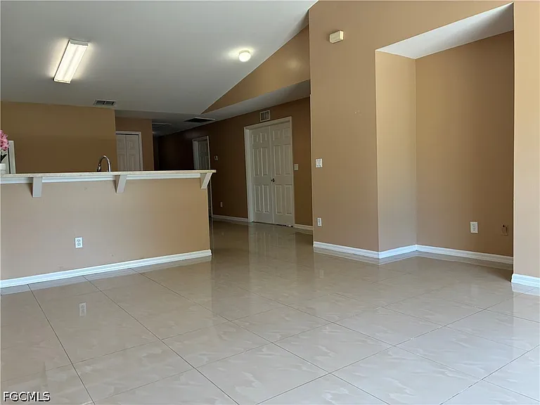 10741 Robinson St — Photo 2