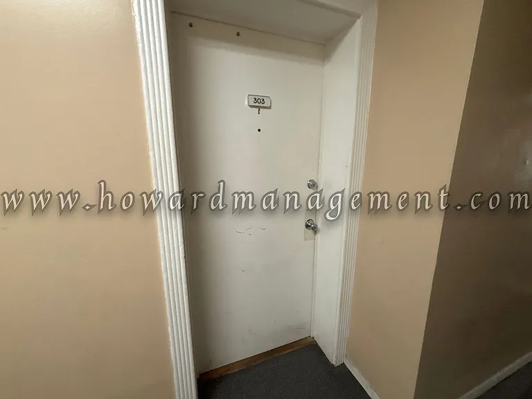 Wilshire Mediterranean Apartments — Photo 2