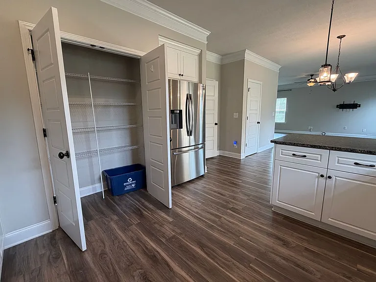 1008 Swan Ct — Photo 34