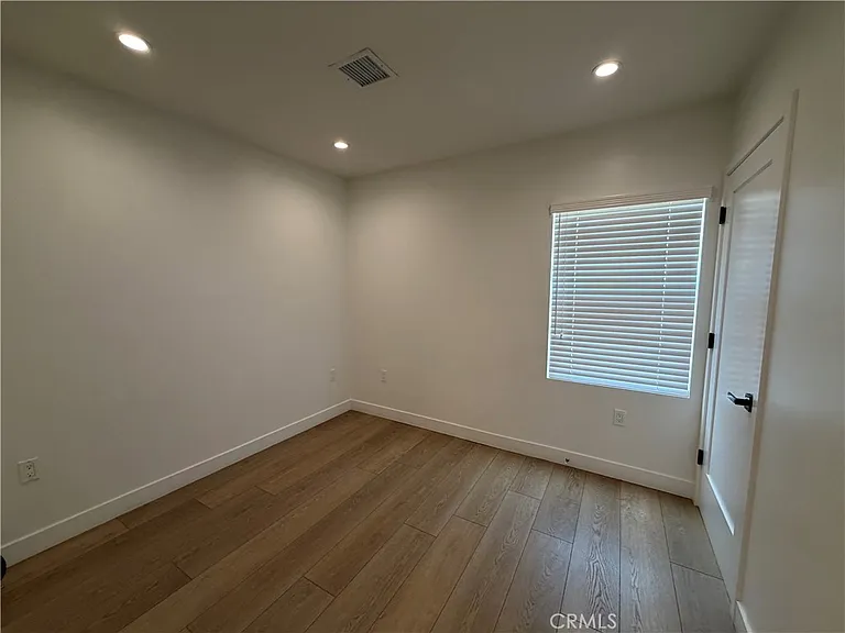 8437 Calvin Ave — Photo 6