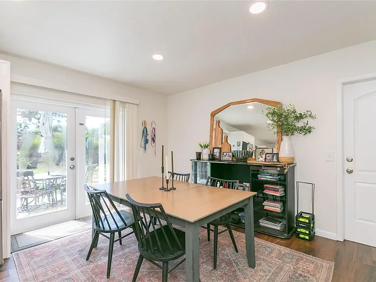 1612 Berkshire Dr — Photo 6