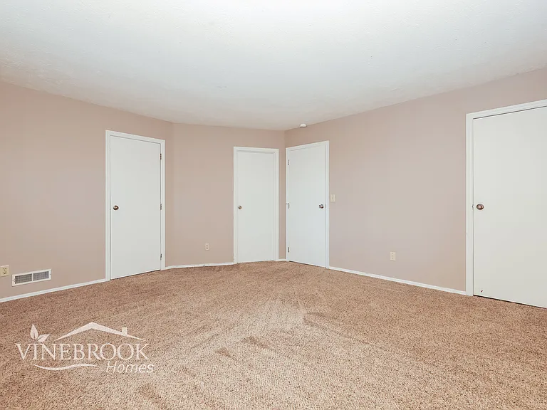 2499 Cross Village Dr — Photo 8