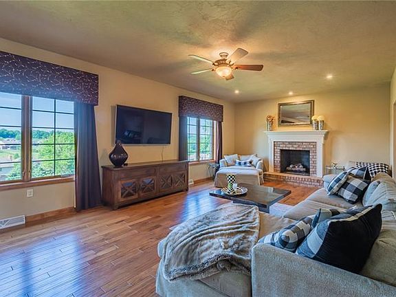 3rd image of 7918 Oxford Ct