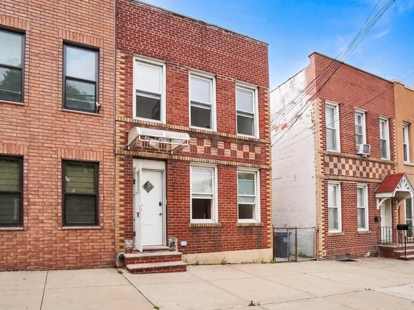 5722 63rd St, Maspeth, NY 11378
