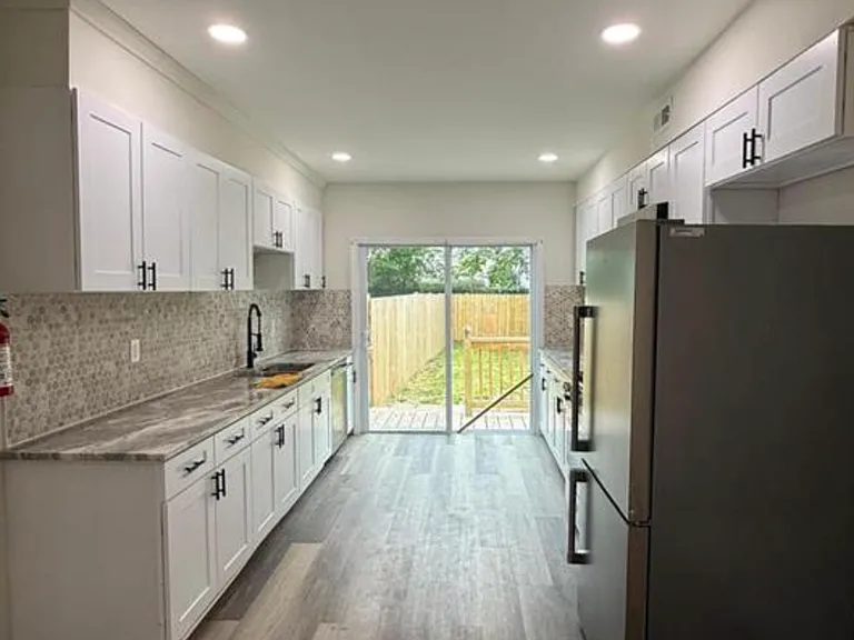 516 Columbus Rd — Photo 2