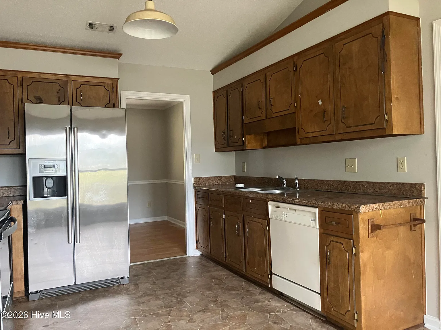 3 bed, 2.0 bath, 1845 sqft, $1,850 — Photo 2