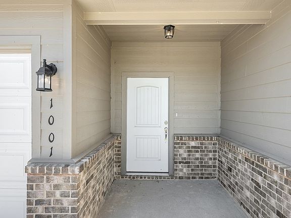 3rd image of 1001 Rebekah Dr