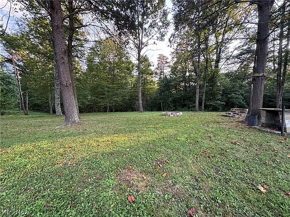 3rd image of 28175 Huckleberry Rd